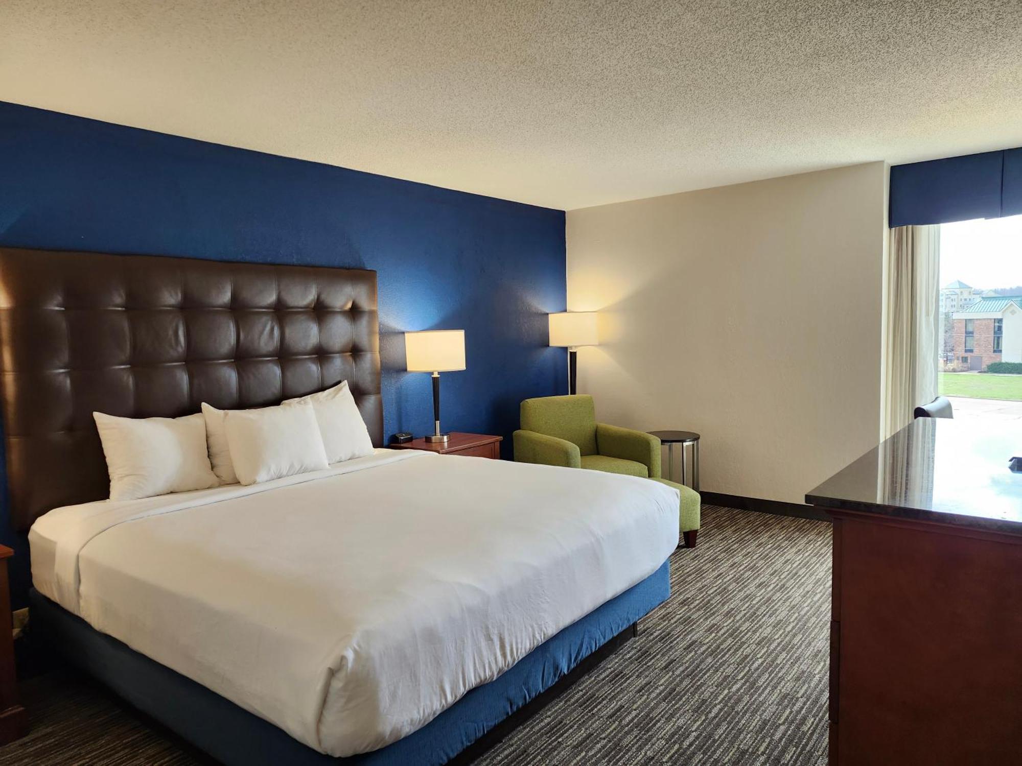 Heritage Inn & Suites St Louis Fenton, Trademark By Wyndham Екстериор снимка