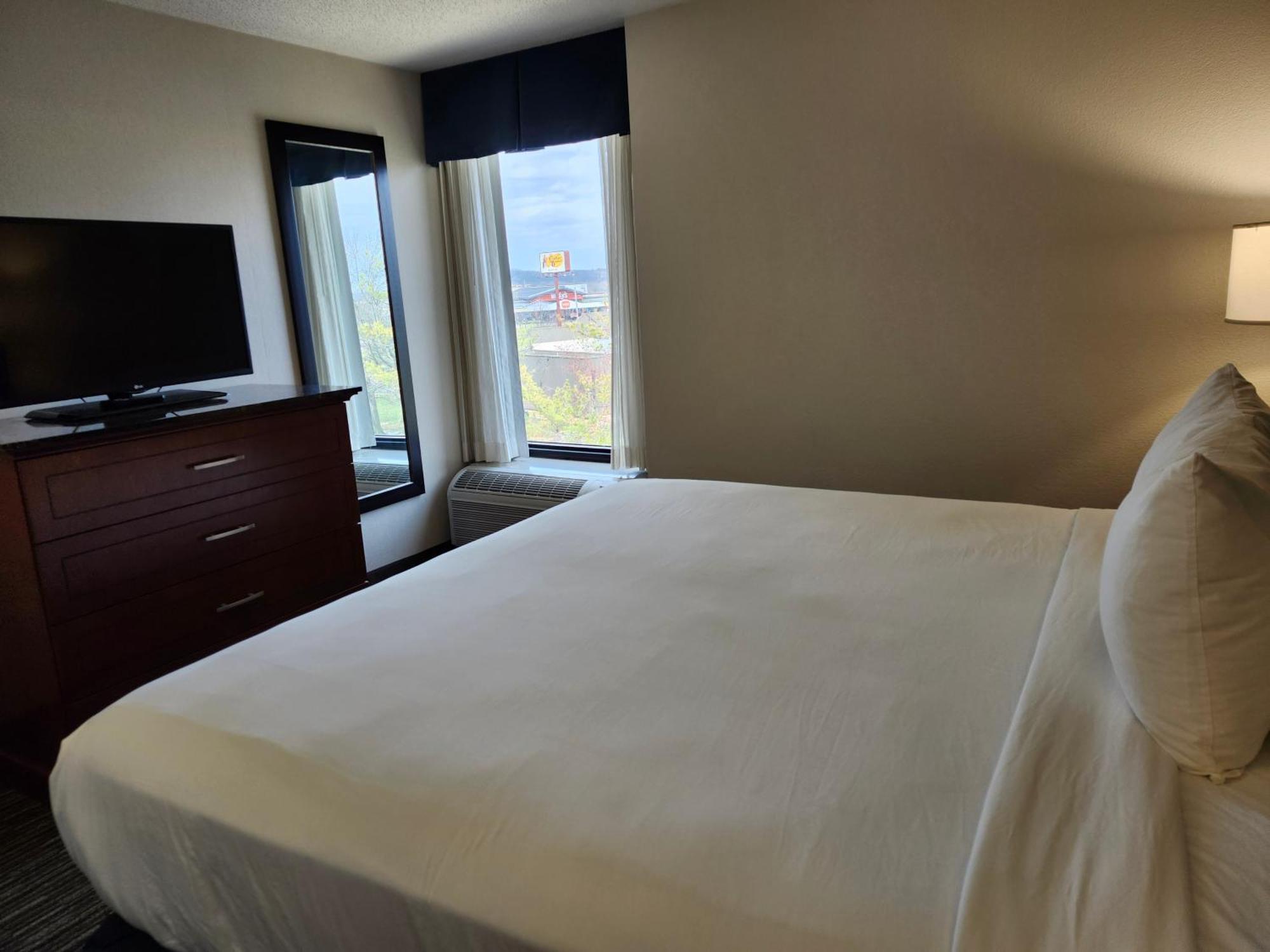 Heritage Inn & Suites St Louis Fenton, Trademark By Wyndham Екстериор снимка