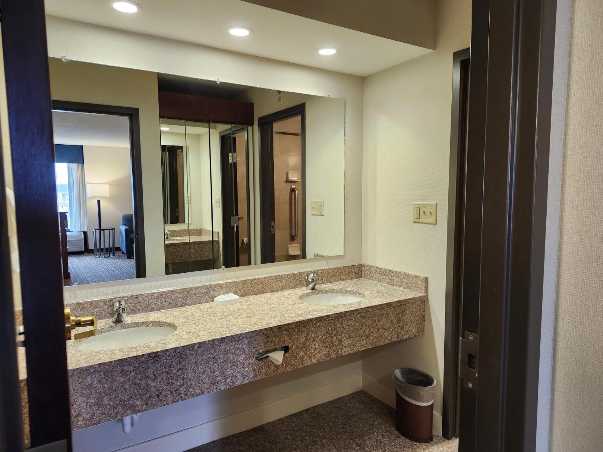 Heritage Inn & Suites St Louis Fenton, Trademark By Wyndham Екстериор снимка